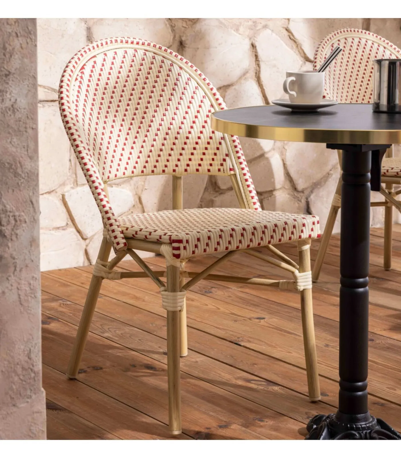 Oviala 60 cm verstelbare zwartmarmeren terrastafel en 2 rode stoelen