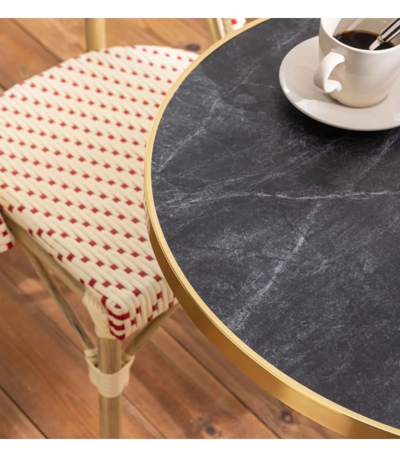 Oviala 60 cm verstelbare zwartmarmeren terrastafel en 2 rode stoelen