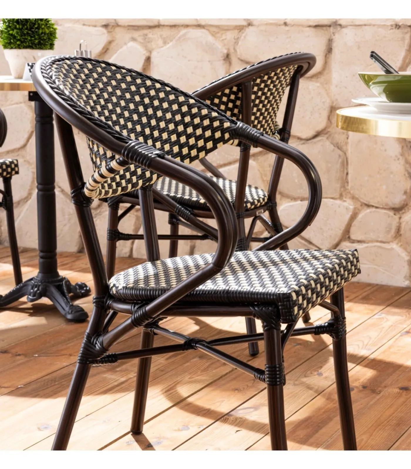 Oviala 60 cm witte marmeren verstelbare terrastafel en 2 zwarte stoelen