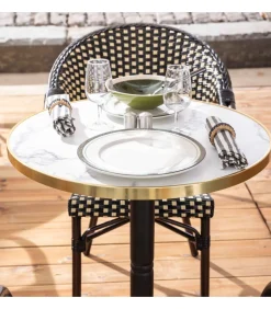 Oviala 60 cm witte marmeren verstelbare terrastafel en 2 zwarte stoelen