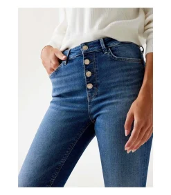 DAMES GUESS 1981 Exposed Button