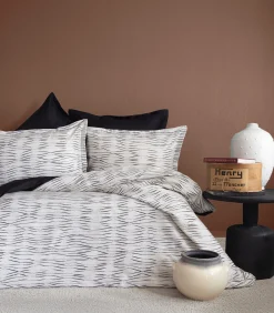 Blanc Avenue 2 persoons beddengoed 240x220 cm+2 kussenslopen 63x63 cm katoensatijn