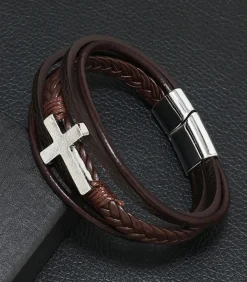 Best Armband Heren - Bruin Leer met Zilver Kleurig Kruis - 23cm Heren Armbanden