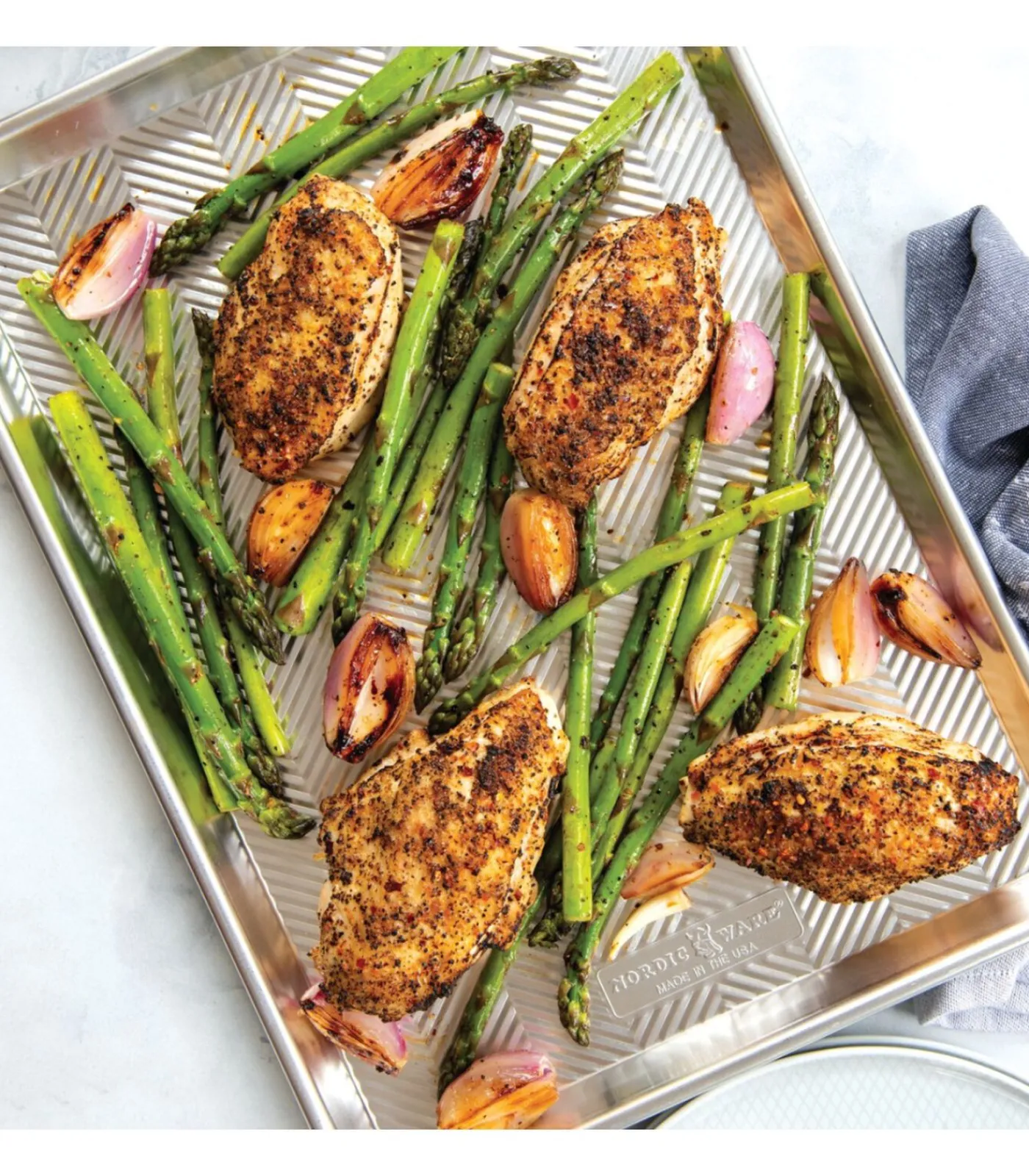 Nordic Ware Bakplaat Prism 45 x 33 cm - half sheet