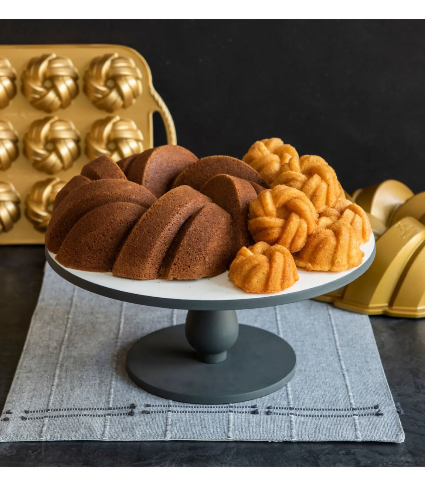 Nordic Ware Bakvorm Braided Bundtette Goud - 12 stuks