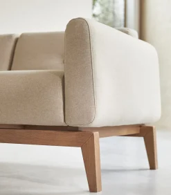 Tikamoon Bank in massief eiken en ecru stof, 2-zit