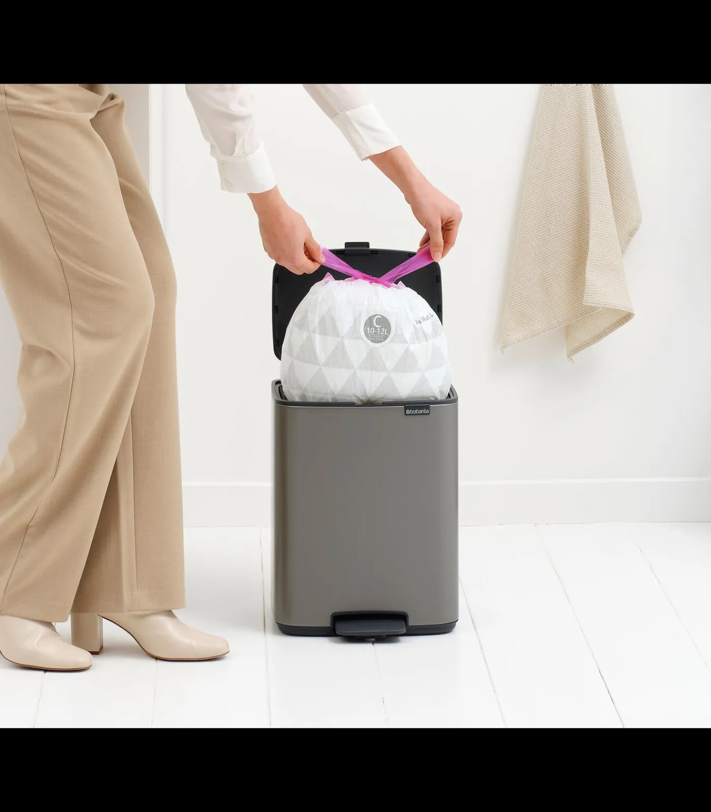 Brabantia Bo Pedaalemmer, 12 liter, stil sluitend, kunststof binnenemmer - Platinum