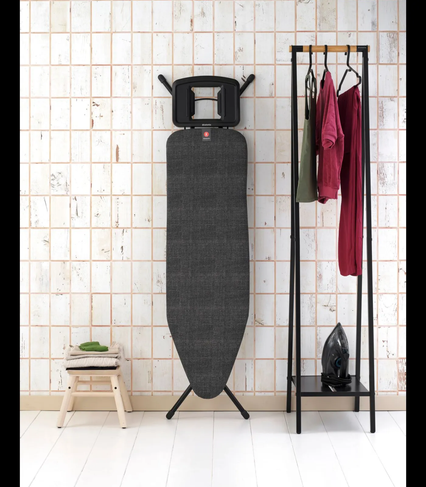 Brabantia Strijkplank B, 124x38 cm, solide strijkerhouder - Denim Black
