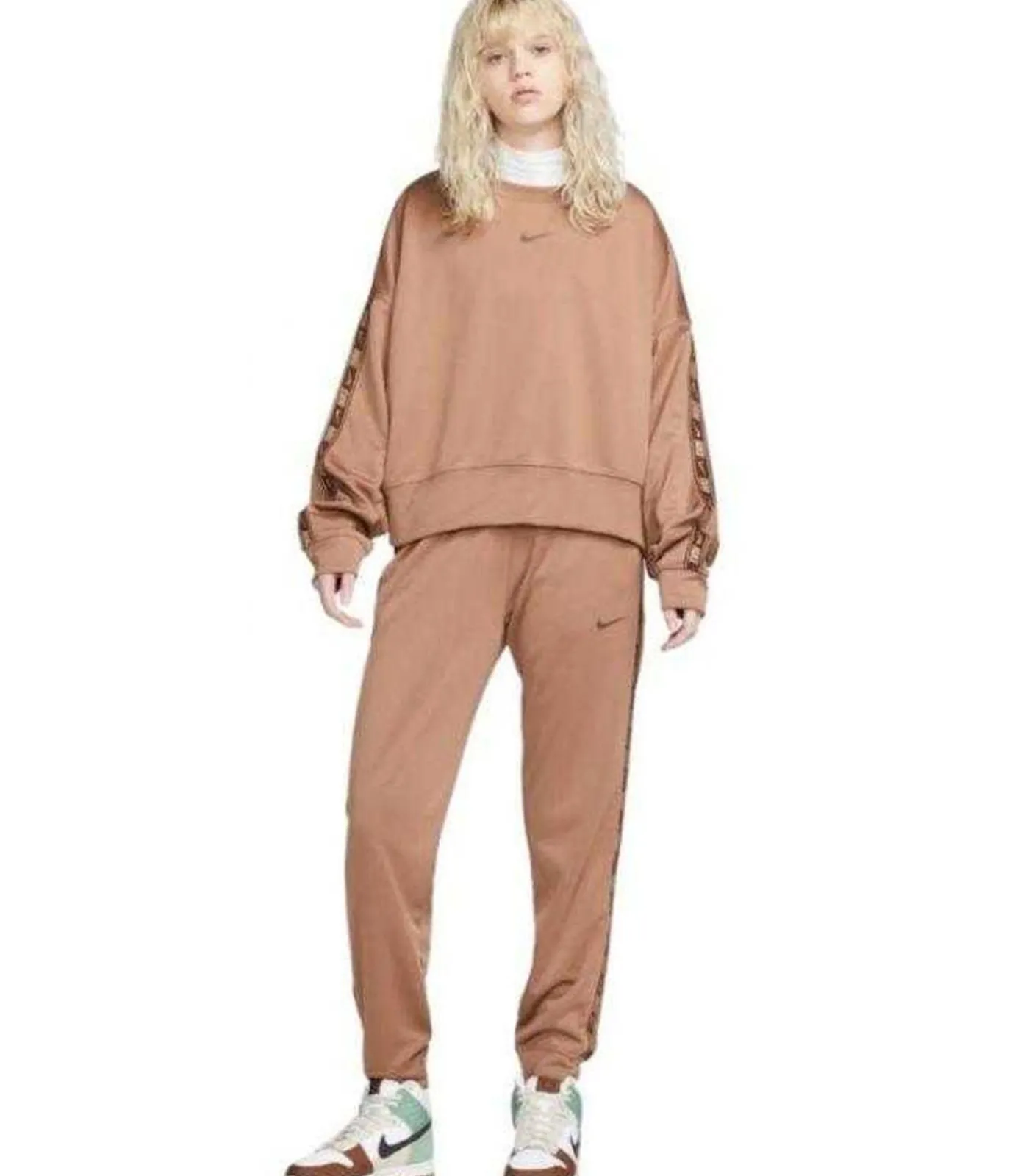 DAMES Nike BRANDED TAPE - Joggingbroek - Bruin