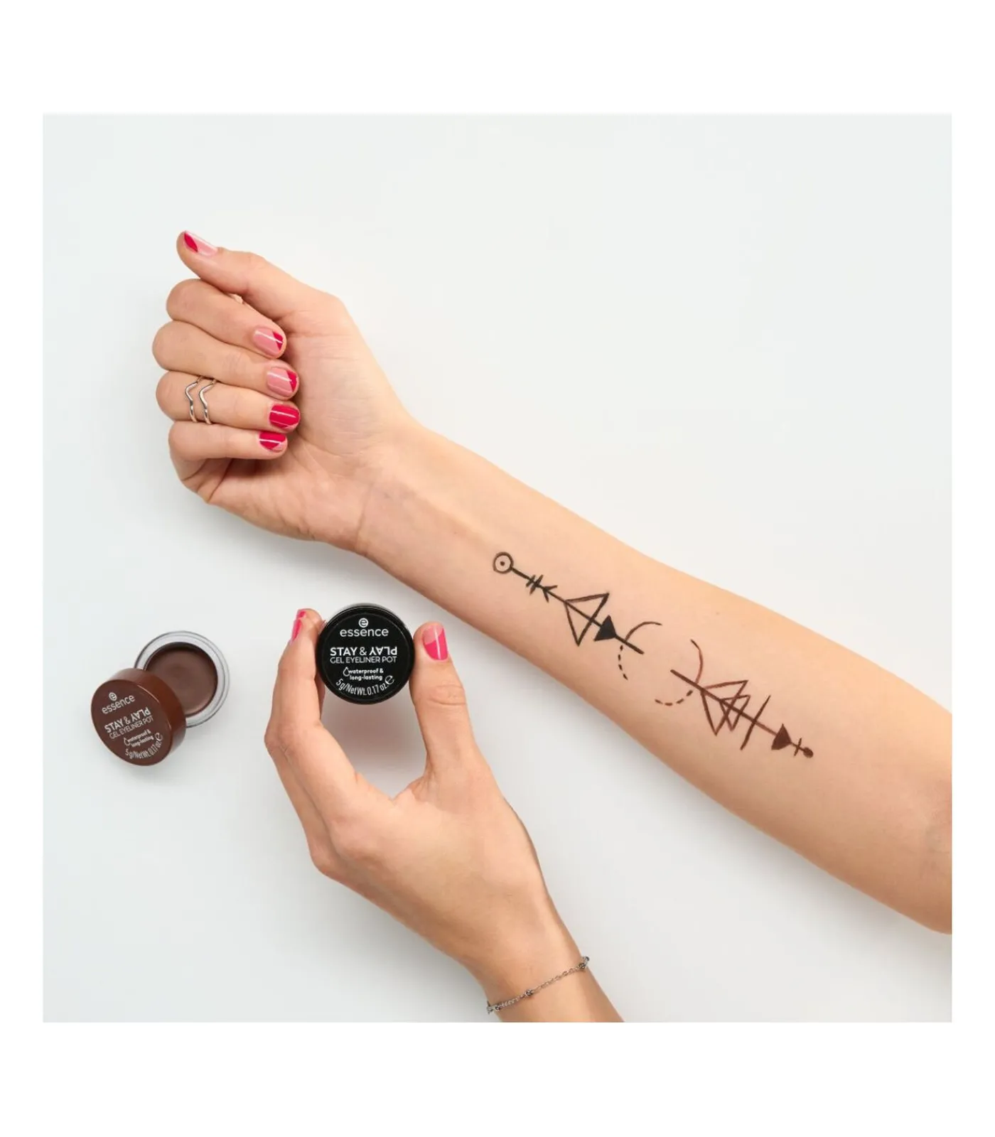 Essence Eyeliner Gel Pot Stay & Play