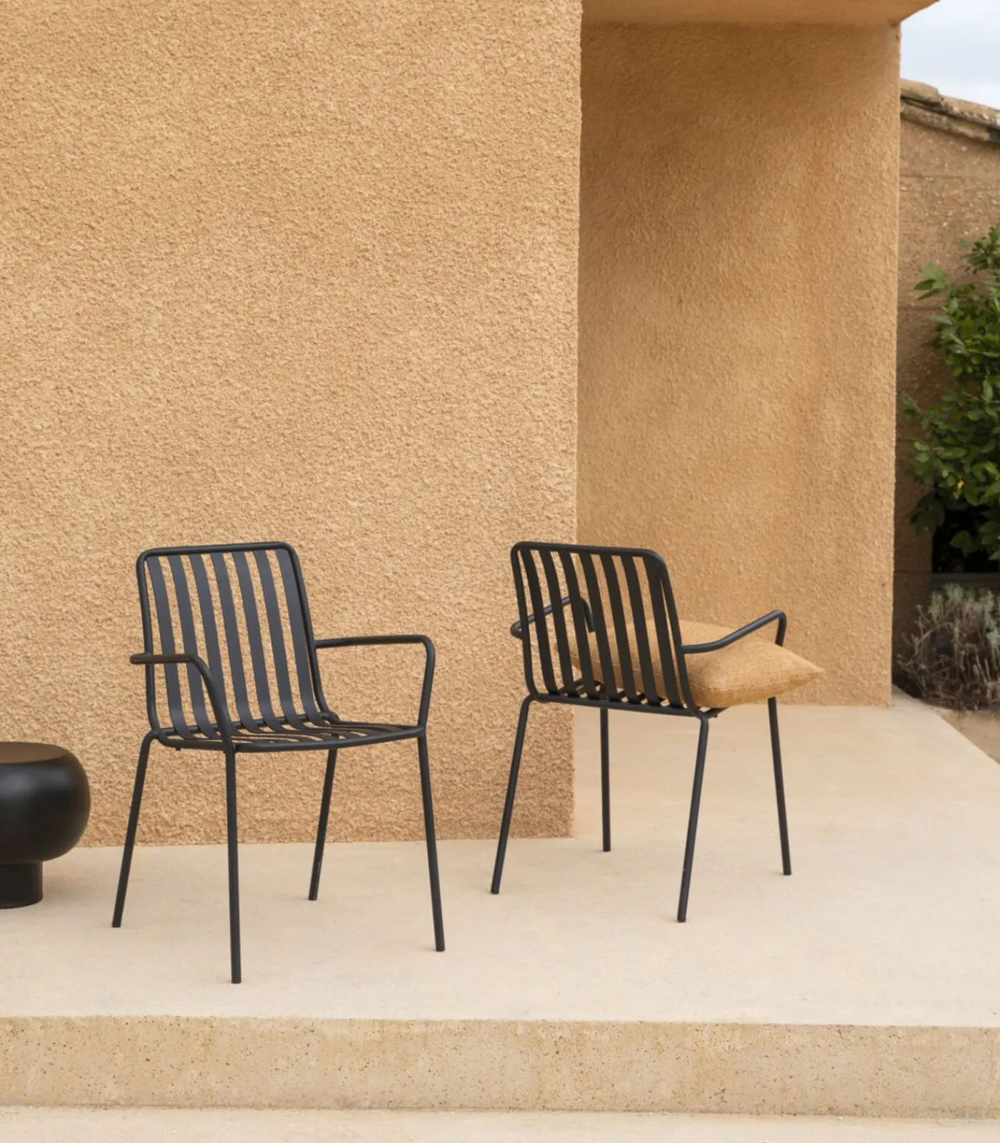 Tikamoon Gaby - Zwart metalen tuinstoel