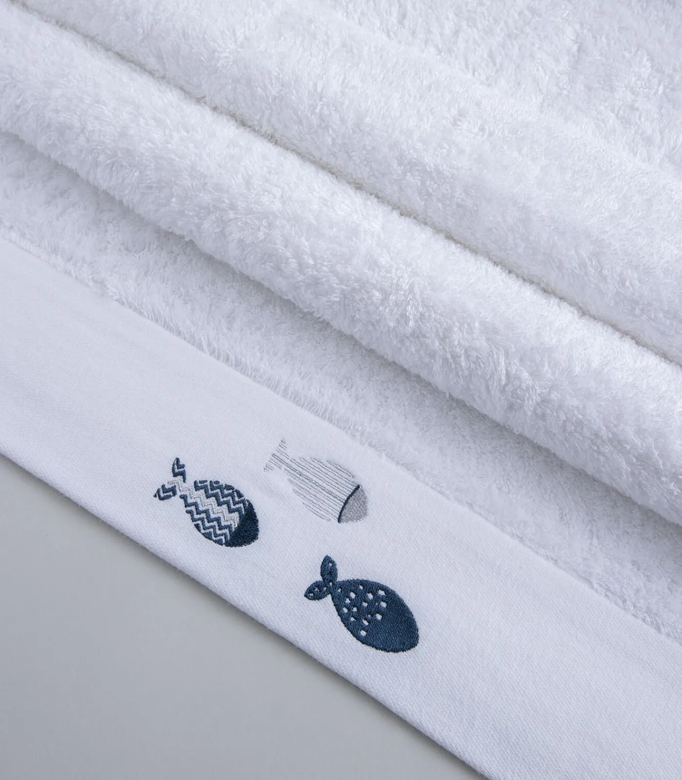 Sale Geborduurde badhanddoek Delmy 85x150 cm Wit Handdoeken