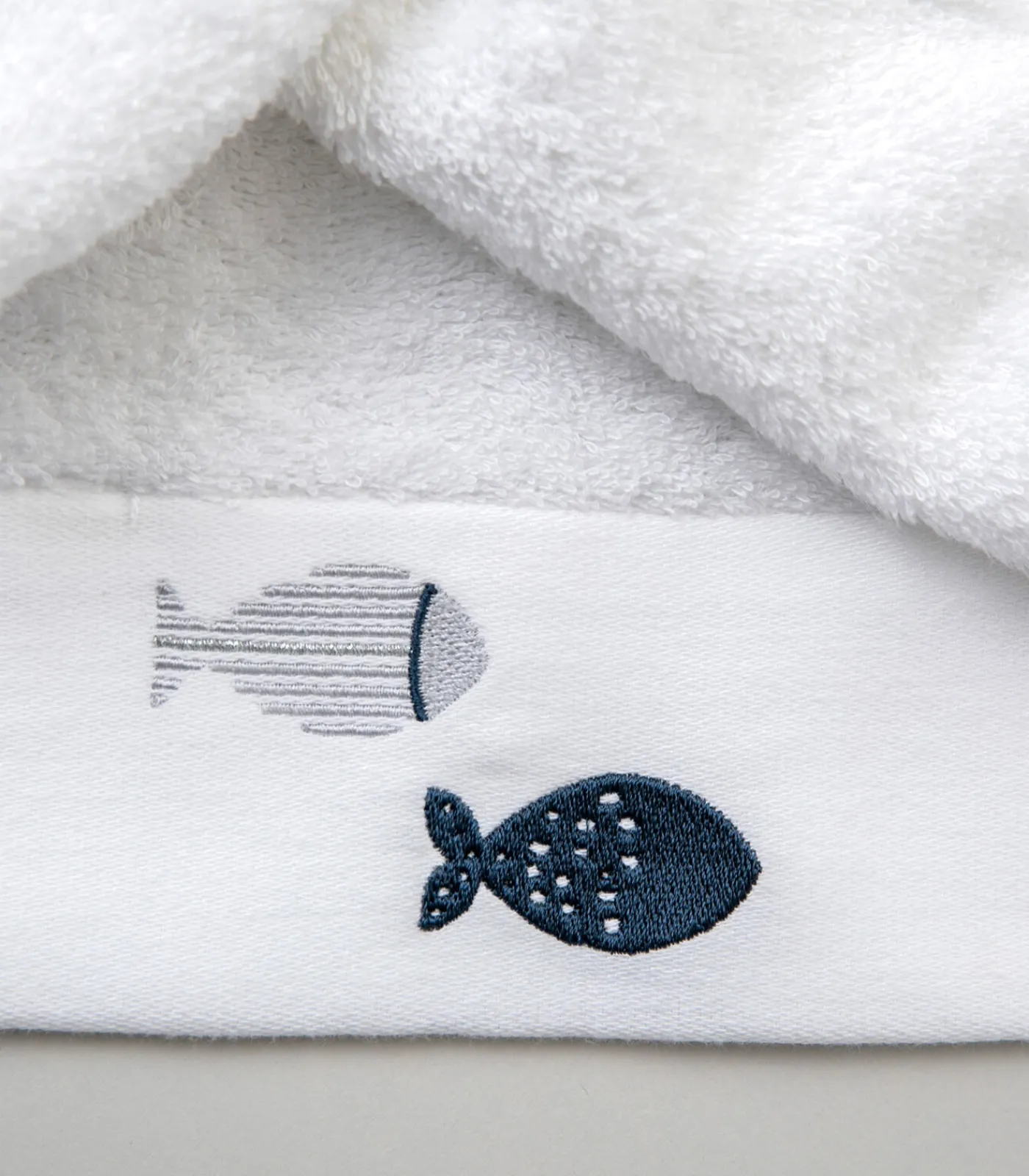 Chakra Geborduurde handdoek Delmy 30x50 cm Wit