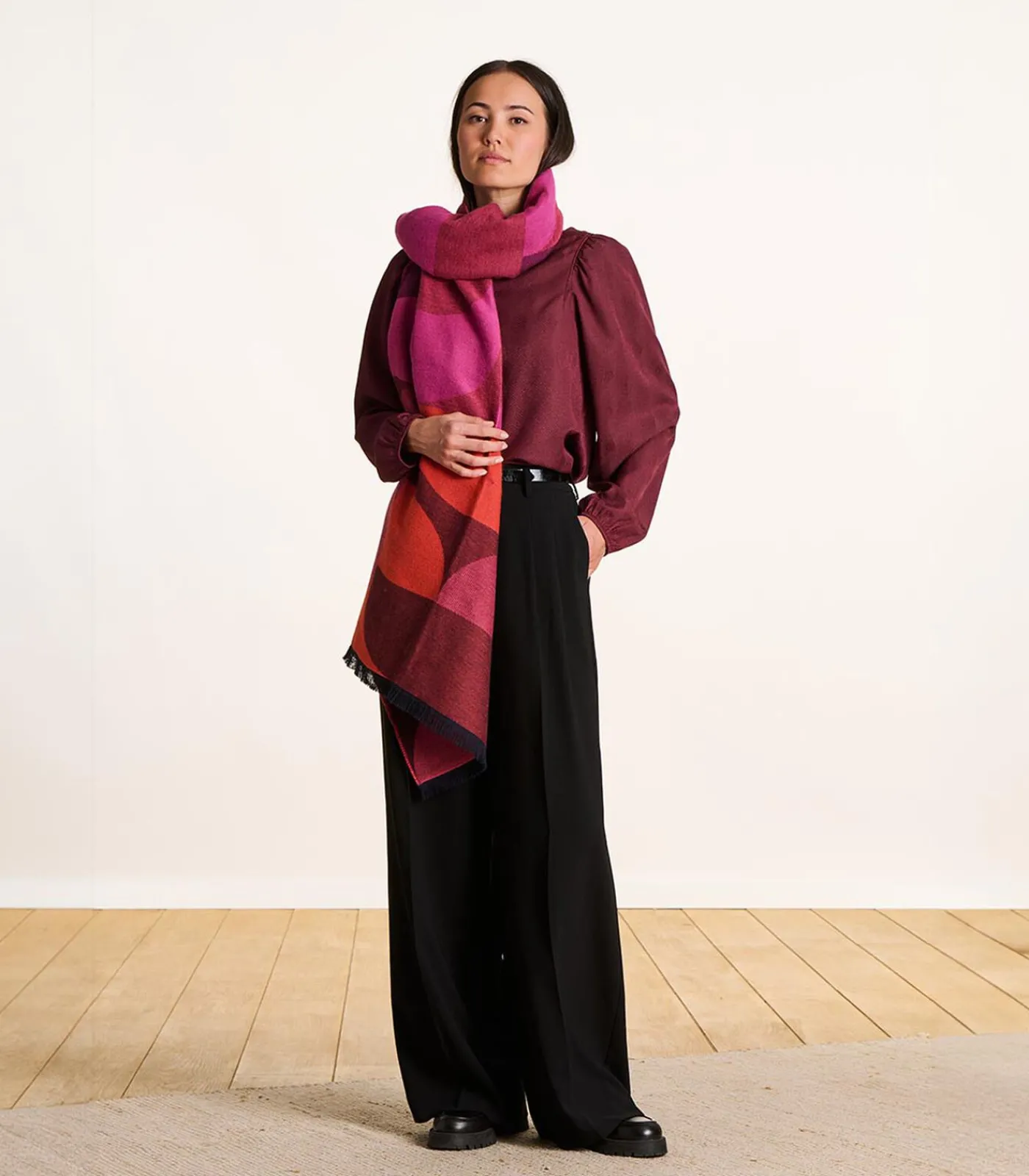 Gedessineerde rode sjaal van biologisch katoen DAMES Sjaals