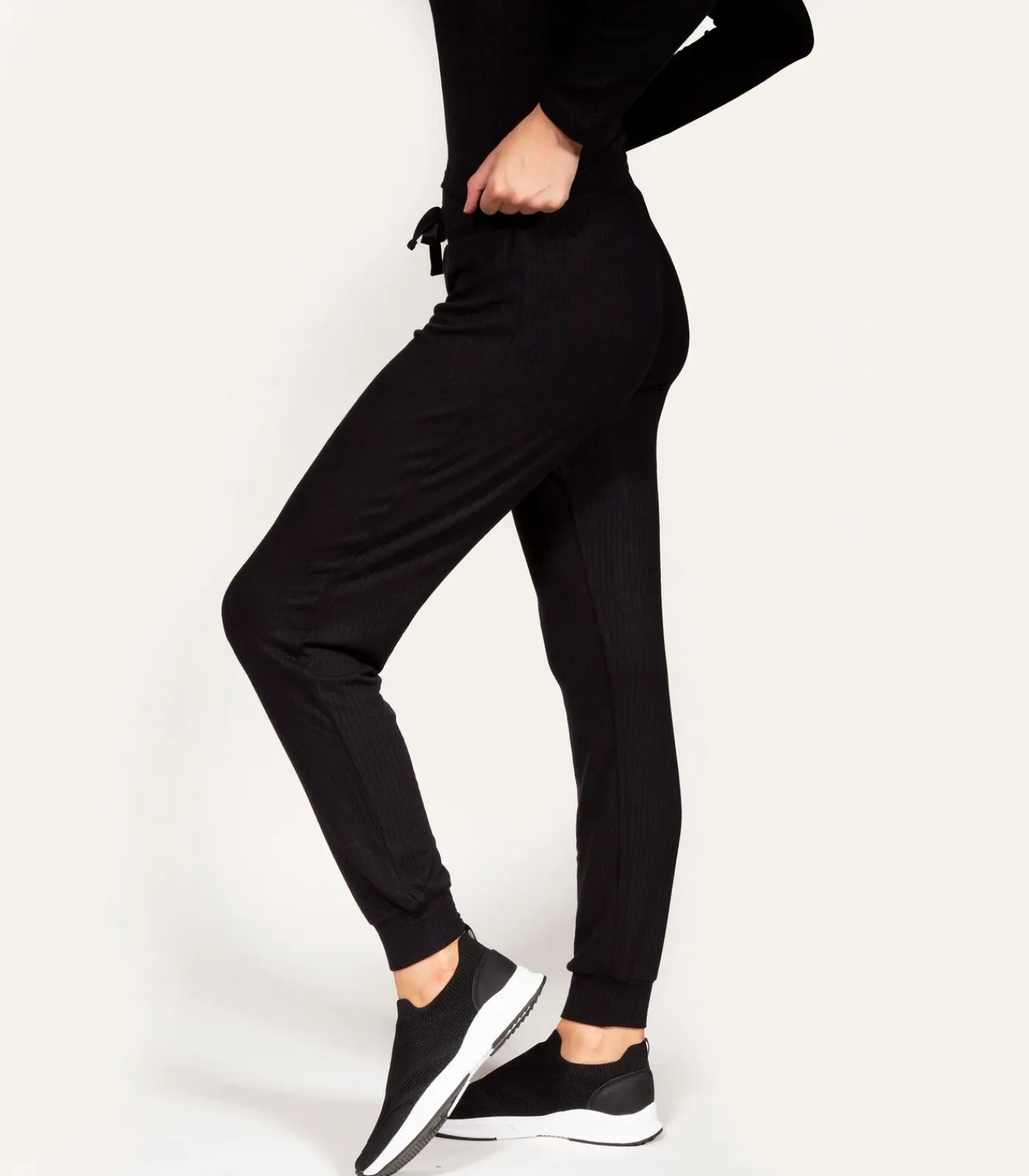 DAMES ISOTONER Geribde joggerbroek voor dames Zwart