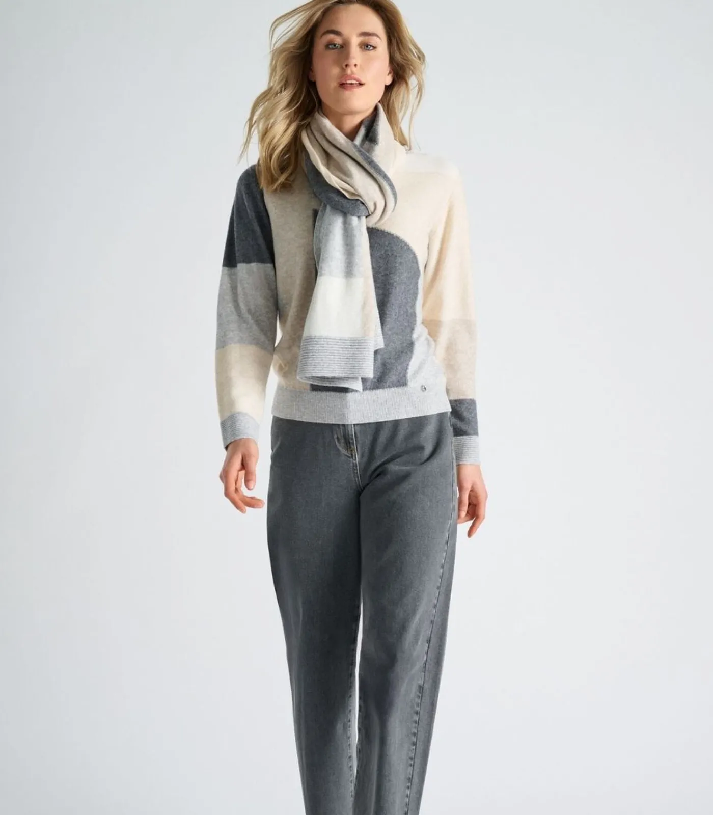 Outlet Grijze pull ronde hals met color blocking DAMES Truien & Cardigans