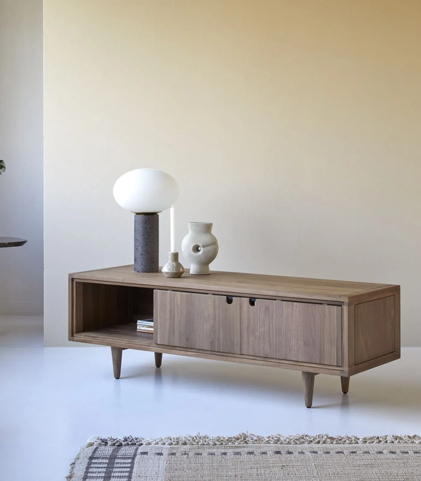 Best Jonàk - Tv-meubel van massief notenhout 140 cm Meubels