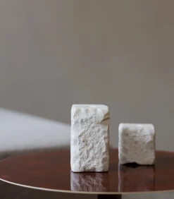 Hot Kandelaar 8x8xH8cm marmer wit Opus Kaarsen & Kaarshouders