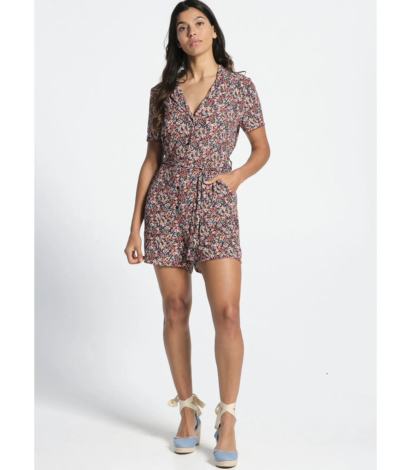 New Korte Jumpsuit met korte mouwen en sjaalkraag DAMES Jumpsuits