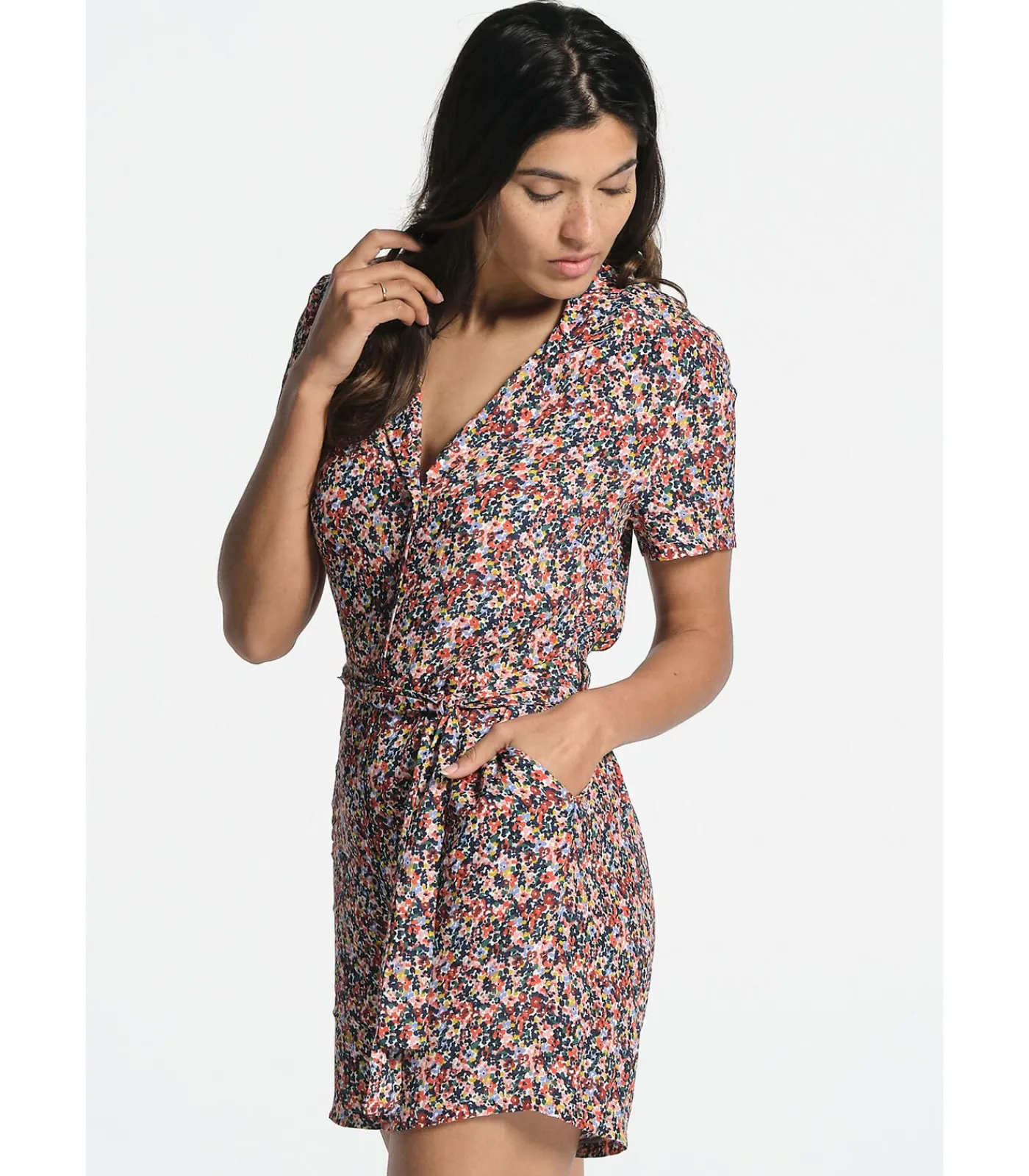 New Korte Jumpsuit met korte mouwen en sjaalkraag DAMES Jumpsuits