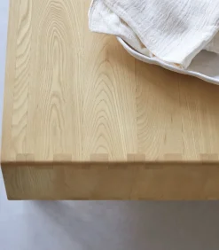 Tikamoon Luis - Massief iepenhout en rieten salontafel