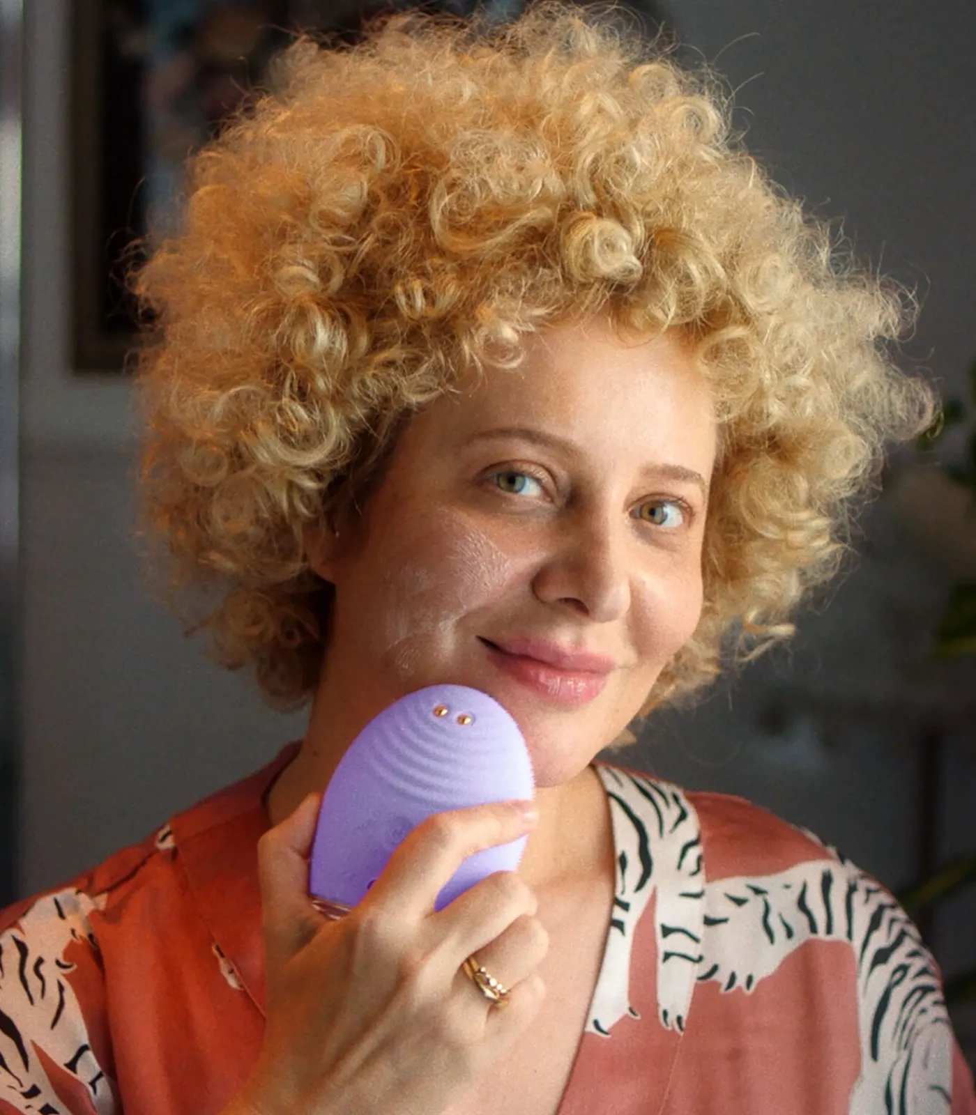 FOREO LUNA 4 plus Sensitive Skin