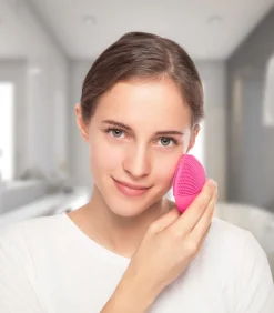 FOREO LUNA Mini 2 Fuchsia sonische gezichtsreinigingsborstel voor elk huidtype