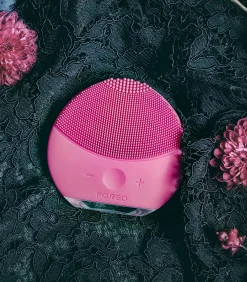 FOREO LUNA Mini 2 Fuchsia sonische gezichtsreinigingsborstel voor elk huidtype