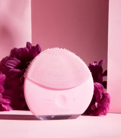 FOREO LUNA Mini 2 Pearl Pink sonische gezichtsreinigingsborstel voor elk huidtype