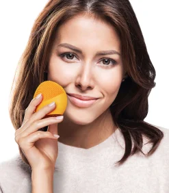 FOREO LUNA Mini 2 Sunflower Yellow sonische gezichtsreinigingsborstel voor elk huidtype