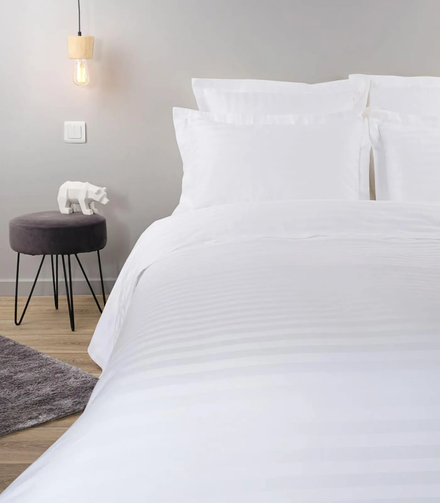 Hot Luxe gestreept laken in wit katoensatijn 270x300 cm Lakens