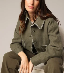 METZA - Kort jasje met contrasterende stiksels en grote opgestikte zakken DAMES Jassen