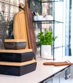 New Ovenschotel met deksel en kurk 27x24x10cm zwart Bakken