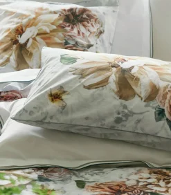 DESIGNERS GUILD Pahari Tuberose - Kussensloop in katoen perkal met print