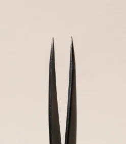 B’Kate Cosmetics Point Tweezer