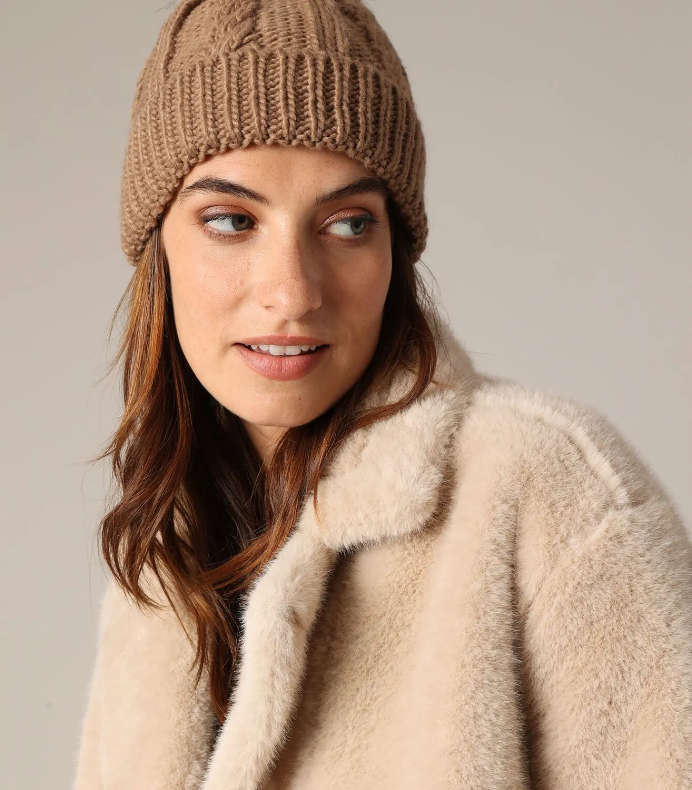 Best PRALOUP - Kabelgebreide muts met manchet en pompon met bonteffect DAMES Hoeden & Petten