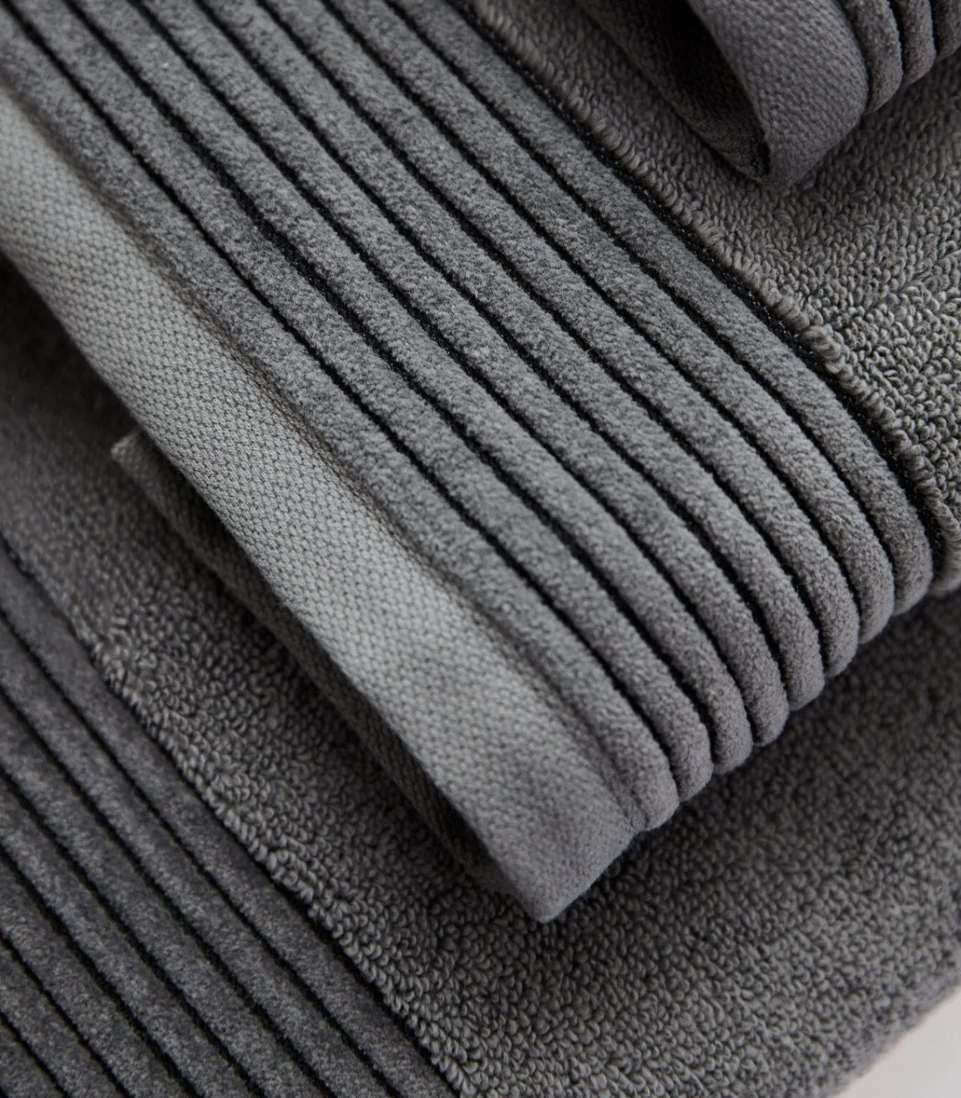 Premium Handdoek SOOTHING SHADOWS. Biologisch Katoen Handdoeken