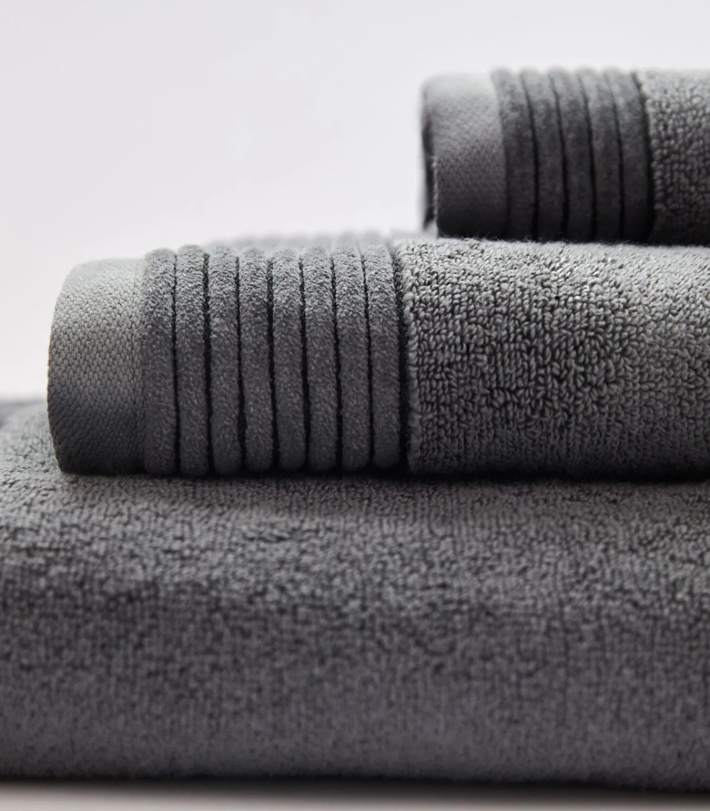 Premium Handdoek SOOTHING SHADOWS. Biologisch Katoen Handdoeken