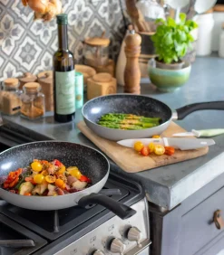 Livoo Set van 2 koekenpannen met steenmotief