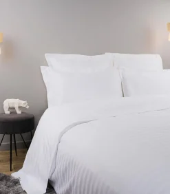 Linandelle Set van 2 luxe gestreepte kussenslopen in Wit katoensatijn 65x65 cm