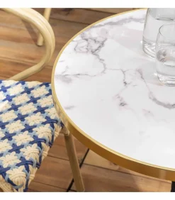 Oviala Set van wit marmeren terrastafel en 2 blauwe stoelen