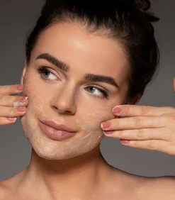 Hot Soft Exfoliating Gezicht Scrub Scrubs & Peelings