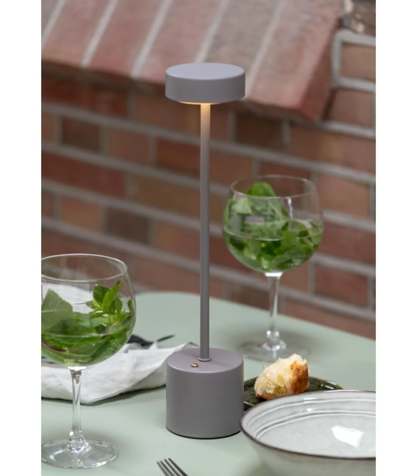 Leitmotiv Tafellamp Ganar Led - Grijs - 8x8x37.5cm