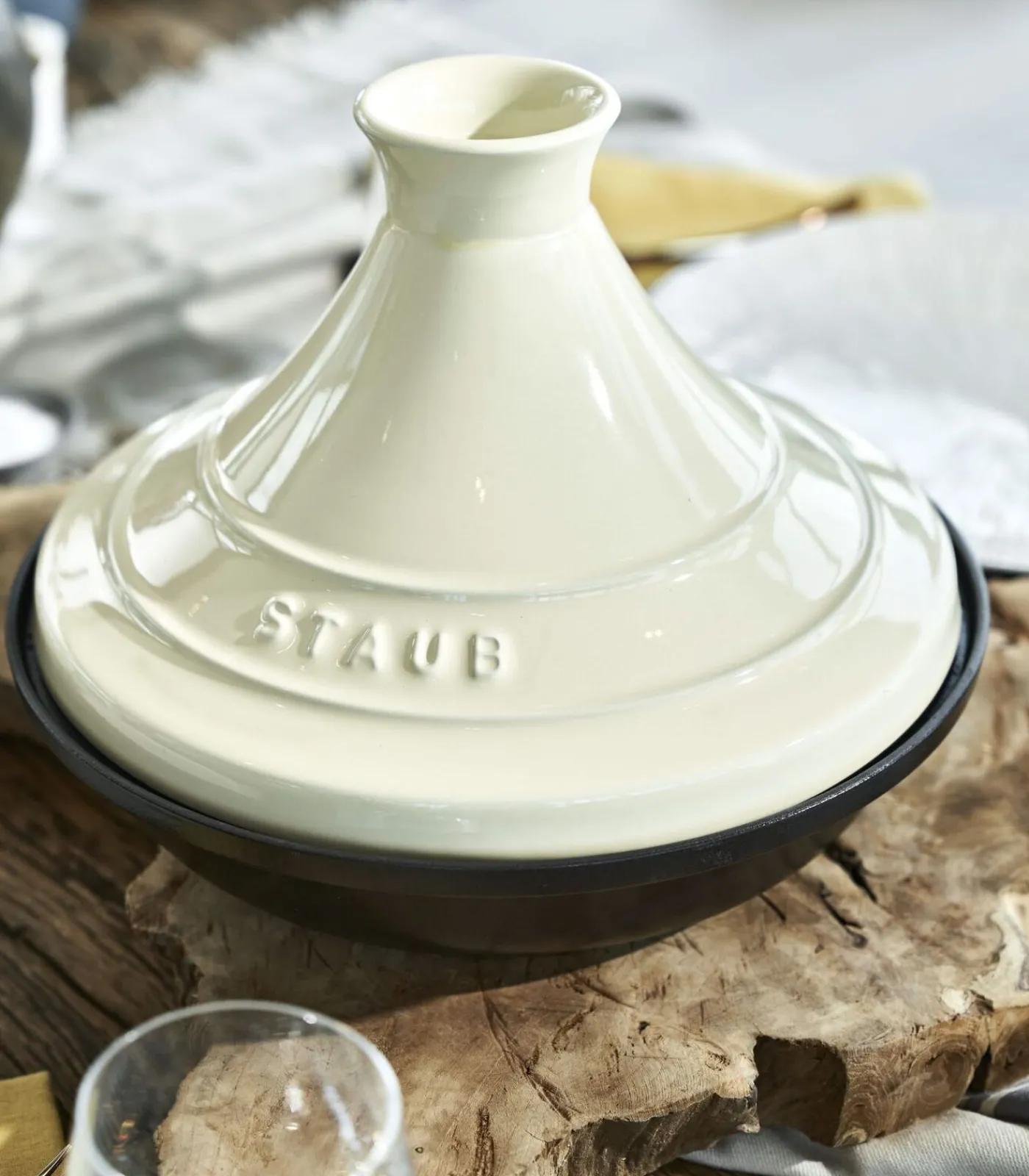 Staub Tajine - Creme - ø 28 cm / 2 liter
