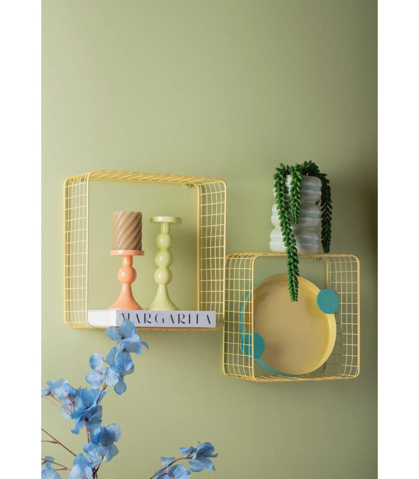 Present Time Vaas Macaron - Zachtgroen - 9.3x9.3x19.5cm