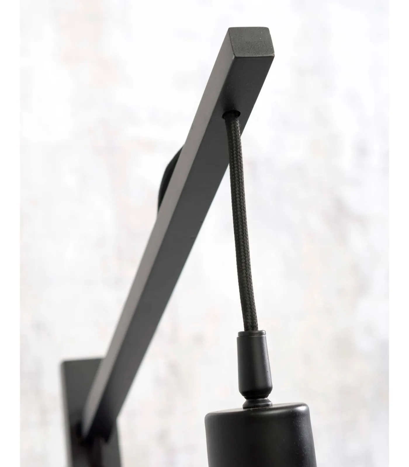 GOOD &MOJO Vloerlamp Merapi - Bamboe Zwart - 57x30x150cm