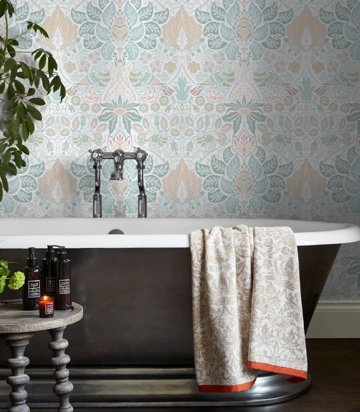 William Morris at Home Vliesbehang - Dove & Rose Haze - 1000x52