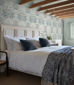 William Morris at Home Vliesbehang - Blackthorn Daydream - 1000x52