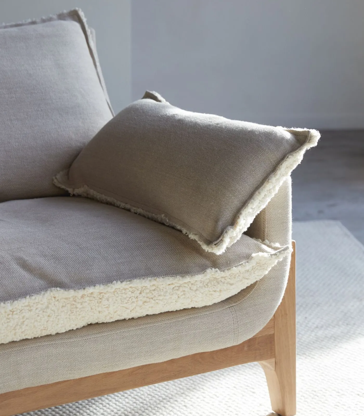 Online Woodnest - Driezitsbank van massief eiken en linnen Zetels